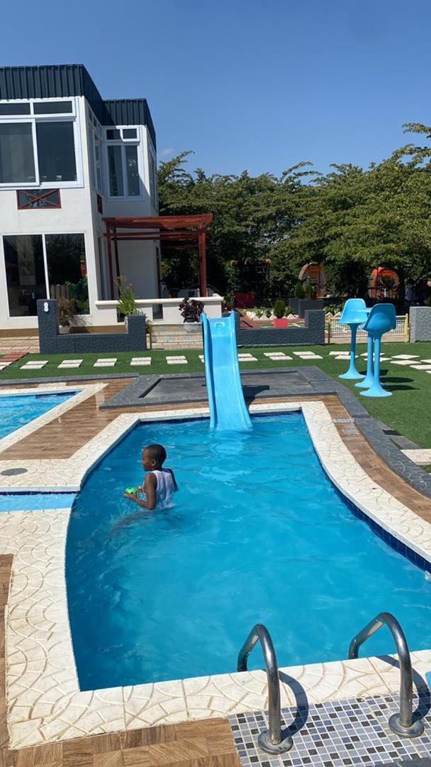 G7 Wonders Hotel Utengule 外观 照片