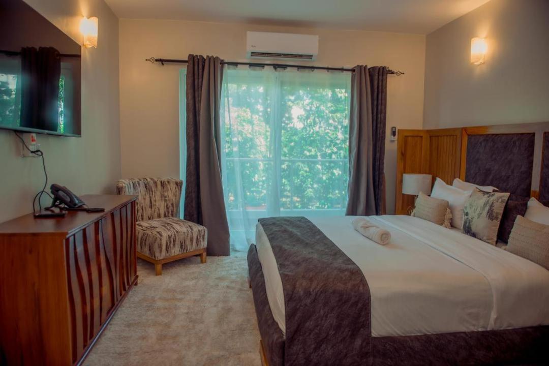 G7 Wonders Hotel Utengule 外观 照片